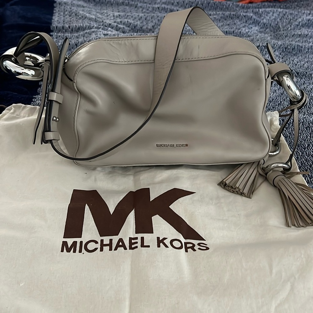 Michael Kors purse with dust bag. Great condition.